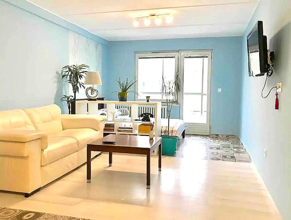 Designer In Old Town Apartment *